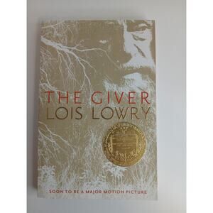 The Giver By Lois Lowry A Newbery Award Winner (Giver Quartet, 1) Paperback